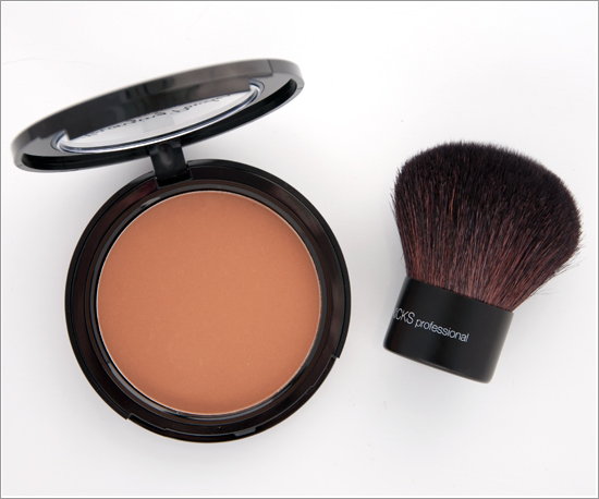 kicks-bronzing-powder-kabuki-brush