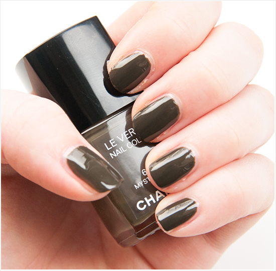Swatches Chanel Le Vernis Mysterious
