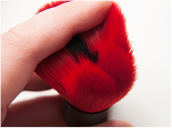 The-Body-Shop-Blush-Brush-Smoky-Poppy003