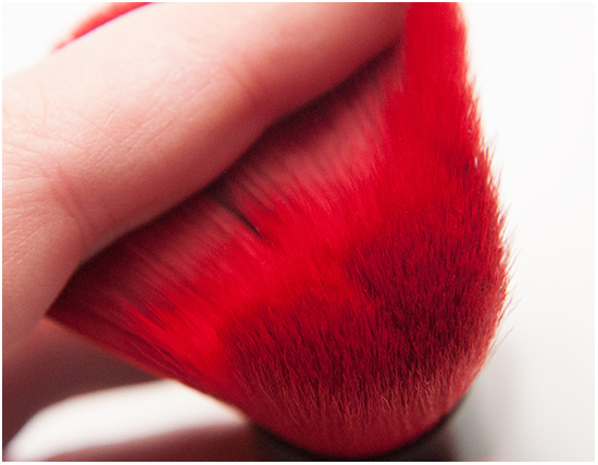 The-Body-Shop-Blush-Brush-Smoky-Poppy005