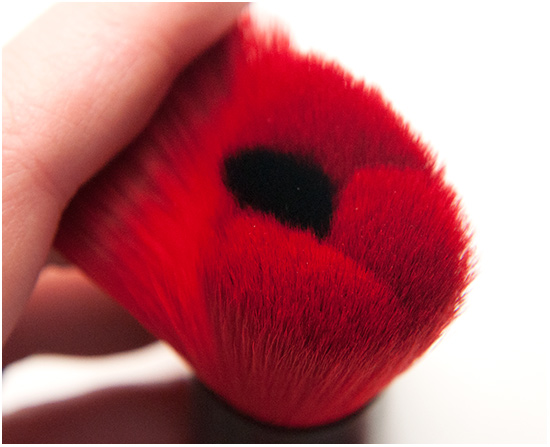 The-Body-Shop-Blush-Brush-Smoky-Poppy006