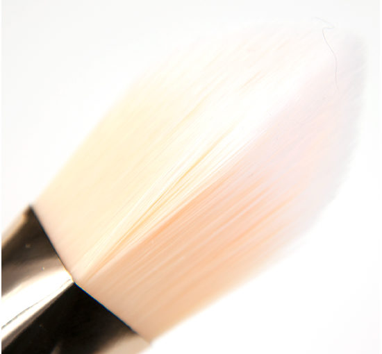 101 Triangle Foundation Brush