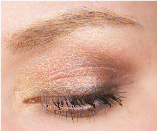 The-Body-Shop-Grooving-Gold-Eyeshadow-Look