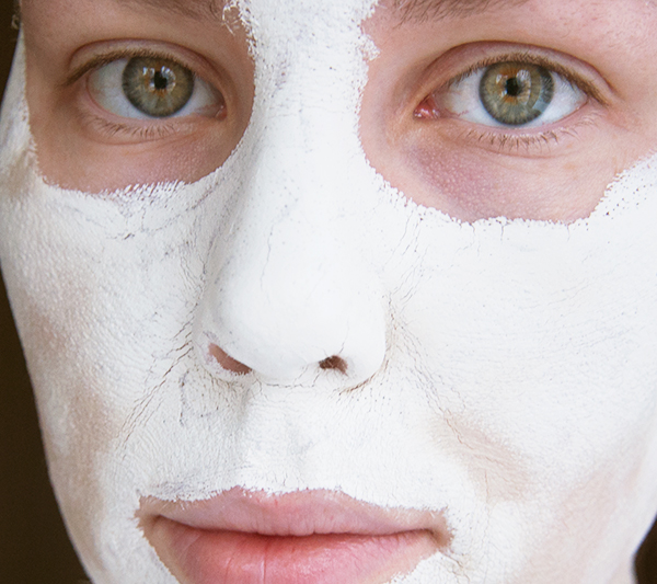 Montagne-Jeunesse-Blemish-Mud-Mask-Face