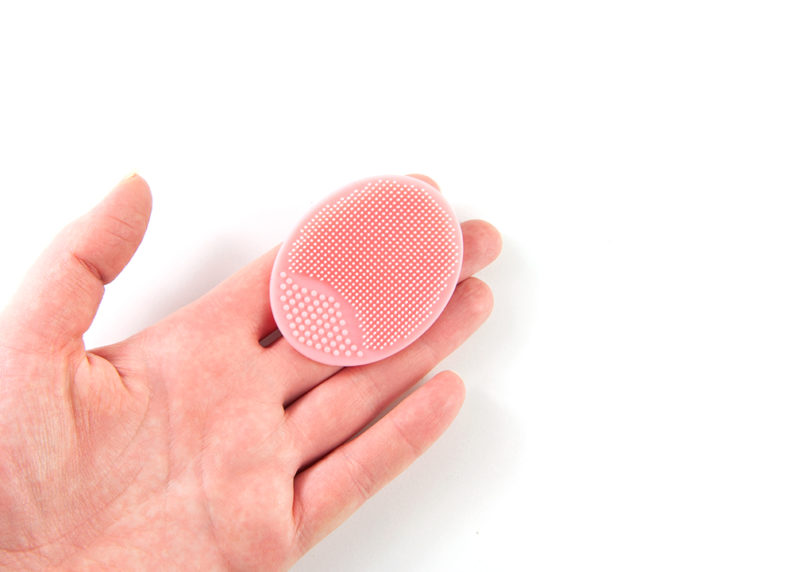 Soap and Glory The Marvellous Massaging Face Mitt002